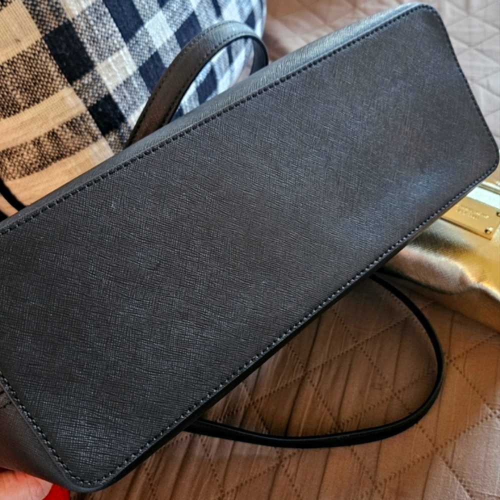 Michael Kors Bag, Wallet AND Cosmetic Bag! - Picture 13 of 13